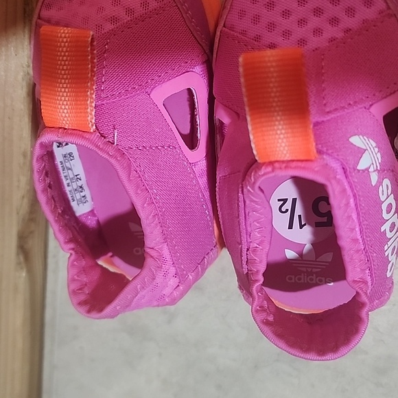 Girls Shoes Adidas 360 Sandals Size 5.5  NWOT - Picture 4 of 8